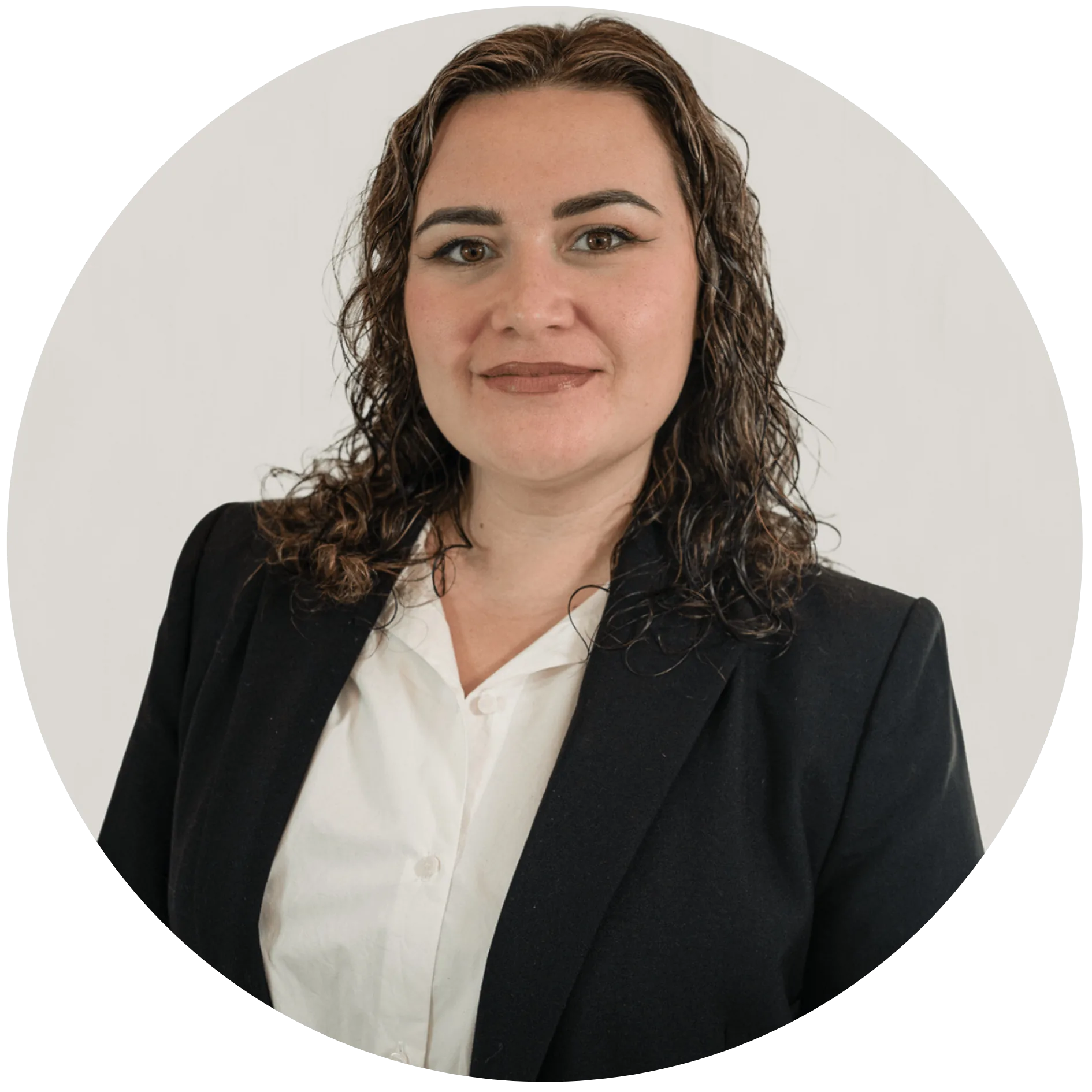 Natasha — Consultora